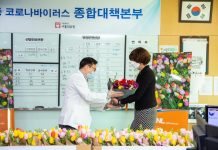 Embassy of the Netherlands Delivers Tulips to Medical Staff